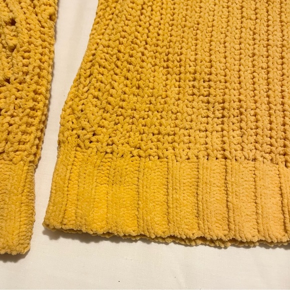 Hollister Chunky Cropped Yellow Sweater Womens Size Large - Picture 15 of 16